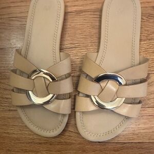 H&M Tan/Nude Flat Sandals w/ Gold Ring Detail – Like New – Size 7.5